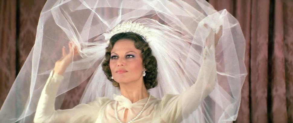 Claudia Cardinale (Frau des Professors). – Bild: ORF/Donau Film Claudia Cardinale (Frau des Professors). – Bild: ORF/Donau Film