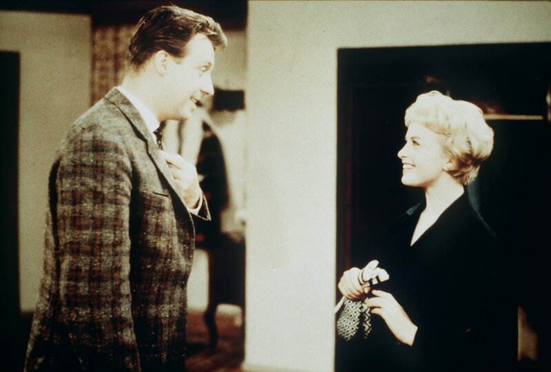 Peter schießt den Vogel ab – Bild: ORF/​CCC Film