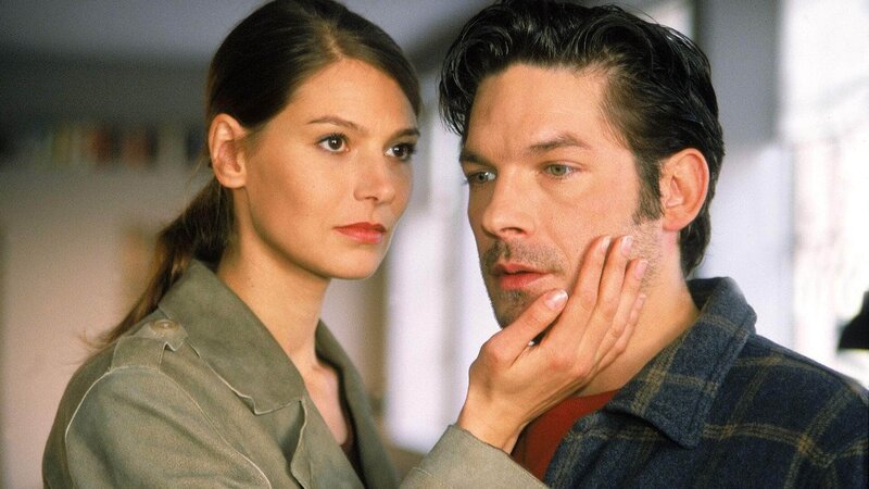 ... und plötzlich wird es dunkel in meinem Leben – Bild: TVNOW /​ Elke Werner Die Verwendung des Passion-Bildmaterials ist nur zur redaktionellen Berichterstattung im Zusammenhang mit der jeweiligen Sendung unter Angabe der Credits/​Quellenangabe und Beachtun