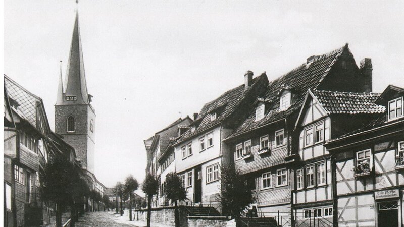 Die sogenannten Vergeltungswaffen gelten als das größte Staatsgeheimnis des Dritten Reiches. – Bild: TVNOW /​ Konvex TV