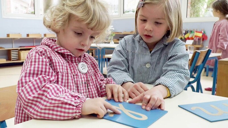 Hier lernt jeder in seinem Tempo. Mal allein, mal miteinander, oft voneinander. – Bild: RTL / Neue Visionen Filmverleih Die Verwendung des Materials von RTL Deutschland ist nur zur redaktionellen Berichterstattung im Zusammenhang mit der Sendung unter Angabe der Credits/Quellenangabe und Hier lernt jeder in seinem Tempo. Mal allein, mal miteinander, oft voneinander. – Bild: RTL / Neue Visionen Filmverleih Die Verwendung des Materials von RTL Deutschland ist nur zur redaktionellen Berichterstattung im Zusammenhang mit der Sendung unter Angabe der Credits/Quellenangabe und
