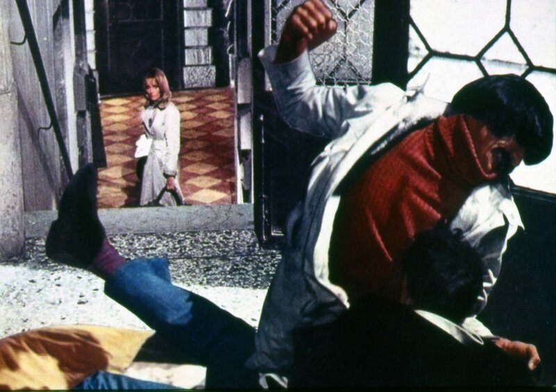 Elizabeth Serpieri (Anita Strindberg, l.); Franco Serpieri (George Lazenby, r.) – Bild: 2021, Koch Films GmbH Lizenzbild frei