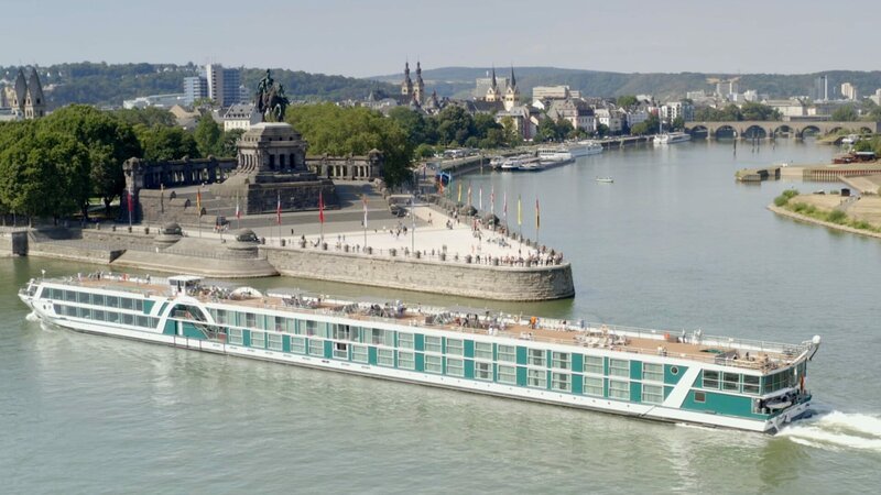Flusskreuzfahrten sind bei den Deutschen gefragt. Am Liebsten schippern sie auf dem Rhein. Die Corona-Pandemie hat auch diese Reisen in den vergangenen Monaten unmöglich gemacht. Nun soll es allmählich wieder losgehen. – Bild: ZDF und Doclights GmbH 2019./​Doclights GmbH 2019