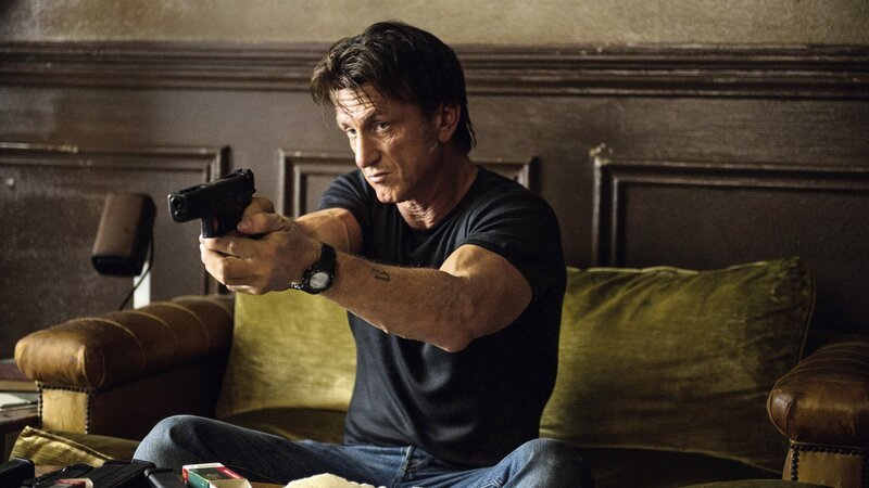Der ehemalige Söldner Jim Terrier (Sean Penn) wird vom Jäger zum Gejagten. – Bild: ZDF und Joe Alblas/Joe Alblas Der ehemalige Söldner Jim Terrier (Sean Penn) wird vom Jäger zum Gejagten. – Bild: ZDF und Joe Alblas/Joe Alblas