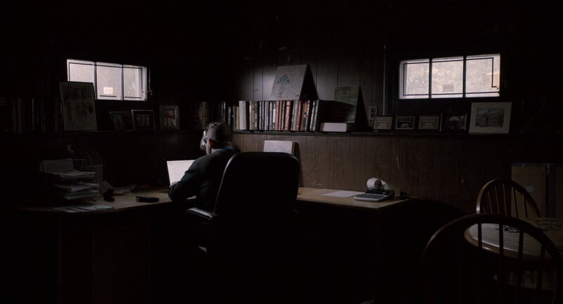 David Kellman bei der Recherche an seinem Schreibtisch – Bild: ORF /​ NBC Universal