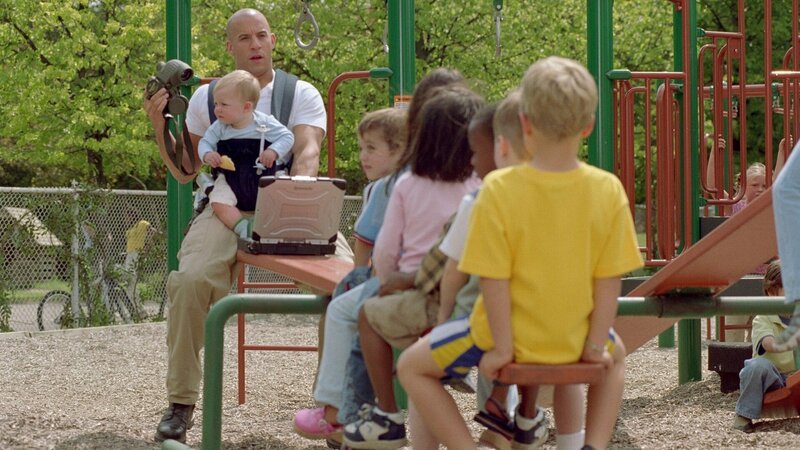 Shane Wolfe (Vin Diesel) muss die Kinder eines getöteten Professors vor den Mördern ihres Vaters schützen. – Bild: RTL Zwei