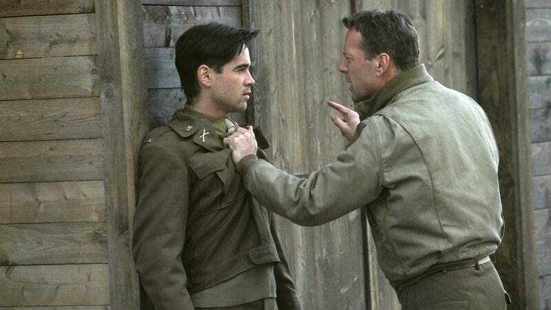 Von links: Leutnant Thomas W. Hart (Colin Farrell) und Colonel William A. McNamara (Bruce Willis). – Bild: RTL Zwei