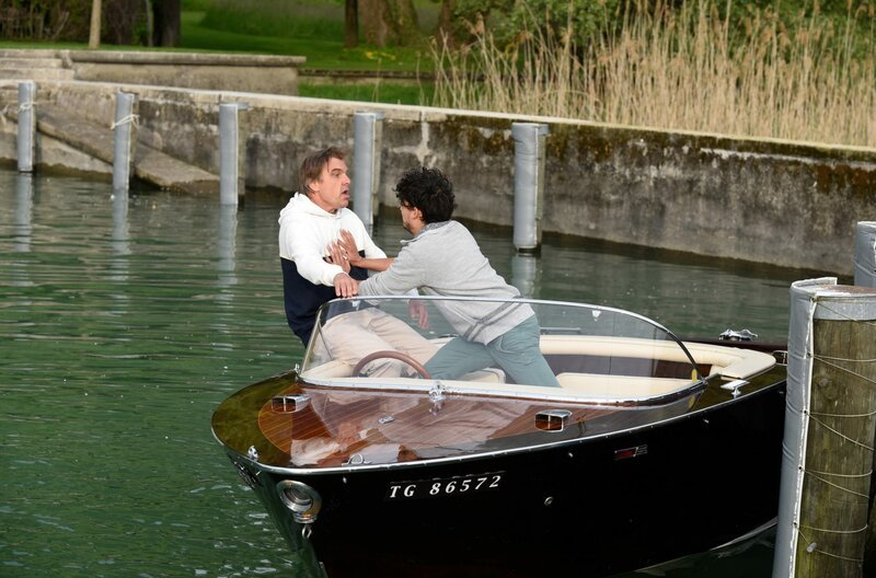 Der Streit zwischen Rene Balsiger (Daniel Rohr, l.) und seinem Sohn Reto (Jasper Engelhardt, r.) eskaliert. – Bild: „Bild: ARD/​Laurent Trümper (S2). ARD Programmdirektion/​Bildredaktion