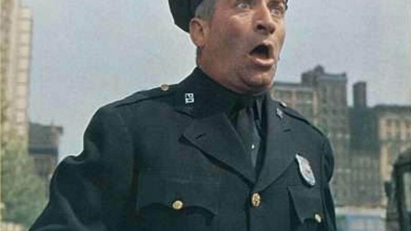 Gendarm Ludovic Cruchot (Louis De Funès) – Bild: TVNOW Gendarm Ludovic Cruchot (Louis De Funès) – Bild: TVNOW