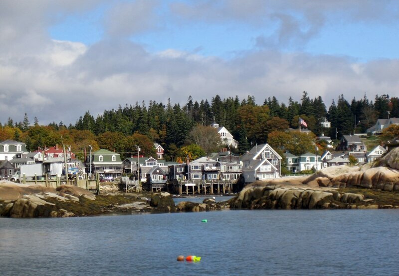 Neuengland im Herbstlicht: Der Fischer-Hafen von Stonington im US-Bundesstaat Maine. – Bild: NDR/​NDR/​Klaus Scherer