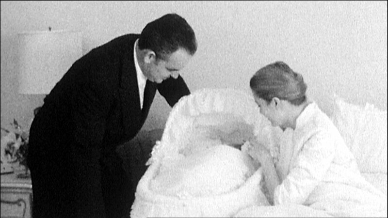 Fürst Rainier III. und Gracia Patricia von Monaco mit Baby. – Bild: ORF/​ZDF