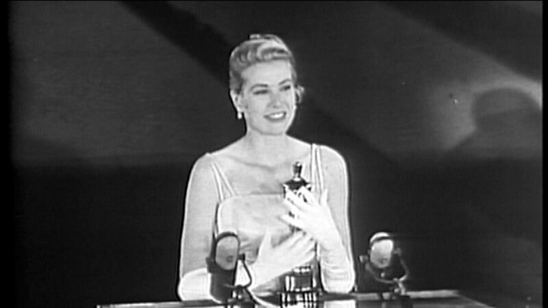 Grace Kelly bei der Oscarverleihung. – Bild: ORF/​ZDF