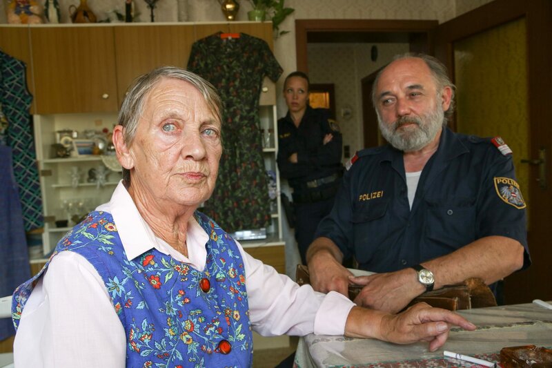 Die Frau mit einem Schuh – Bild: ORF/​Lotus Film/​Petro Domenigg