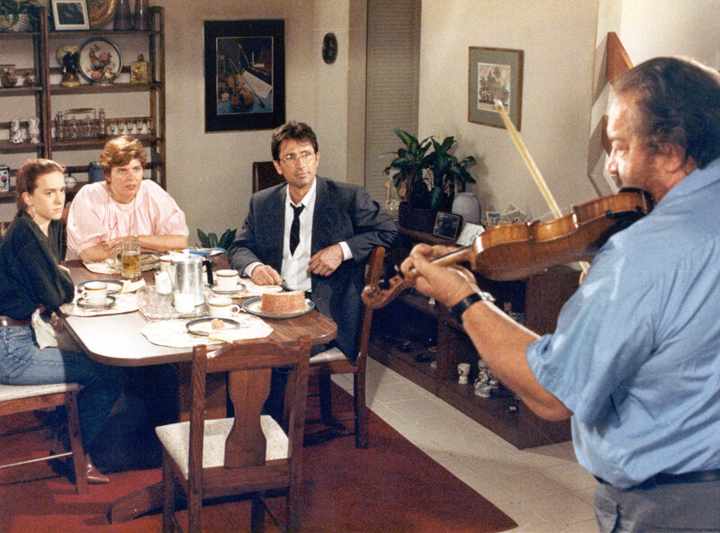 Wenn man vom Teufel spricht ... – Bild: Puls 4