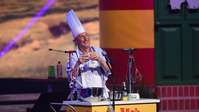 RTL zeigt das Live-Programm „OTTO live! Holdrio again“ des legendären Friesenjungen. Seit Jahrzehnten begeistert der Kult-Comedian Otto Waalkes ganze Generationen mit seinem ganz speziellen Humor. Doch auch nach seinem 50-jährigen Bühnenjubiläum denkt der mehrfach ausgezeichnete Ostfriese nicht ans Kürzertreten. Ganz im Gegenteil! – Bild: TVNOW / Willi Weber RTL zeigt das Live-Programm „OTTO live! Holdrio again“ des legendären Friesenjungen. Seit Jahrzehnten begeistert der Kult-Comedian Otto Waalkes ganze Generationen mit seinem ganz speziellen Humor. Doch auch nach seinem 50-jährigen Bühnenjubiläum denkt der mehrfach ausgezeichnete Ostfriese nicht ans Kürzertreten. Ganz im Gegenteil! – Bild: TVNOW / Willi Weber