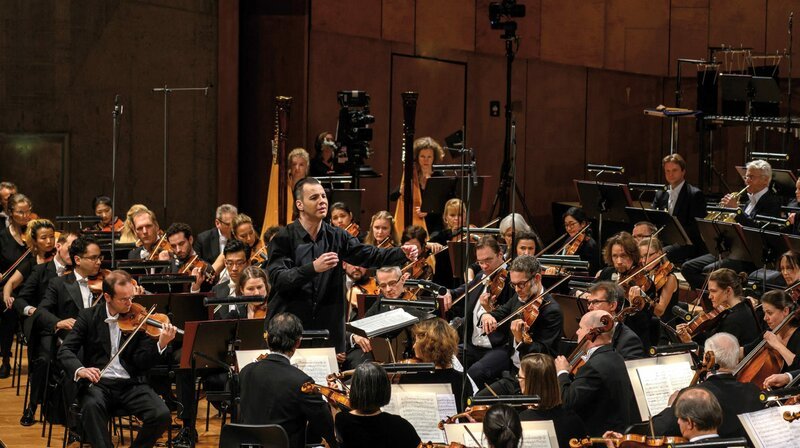 Das SWR Symphonieorchester unter der Leitung von Teodor Currentzis. – Bild: SWR/​WP Steinheisser