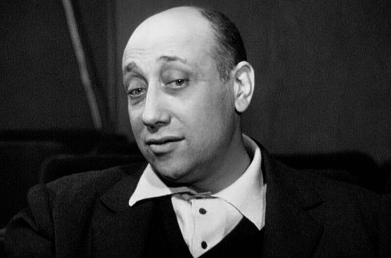 Jean-Pierre Melville wurde 1917 als Jean-Pierre Grumbach in Paris geboren. Er gilt als Meister des französischen Gangsterfilms, als Bindeglied zwischen Hollywood und der Nouvelle Vague. – Bild: ARTE France / © INA Jean-Pierre Melville wurde 1917 als Jean-Pierre Grumbach in Paris geboren. Er gilt als Meister des französischen Gangsterfilms, als Bindeglied zwischen Hollywood und der Nouvelle Vague. – Bild: ARTE France / © INA