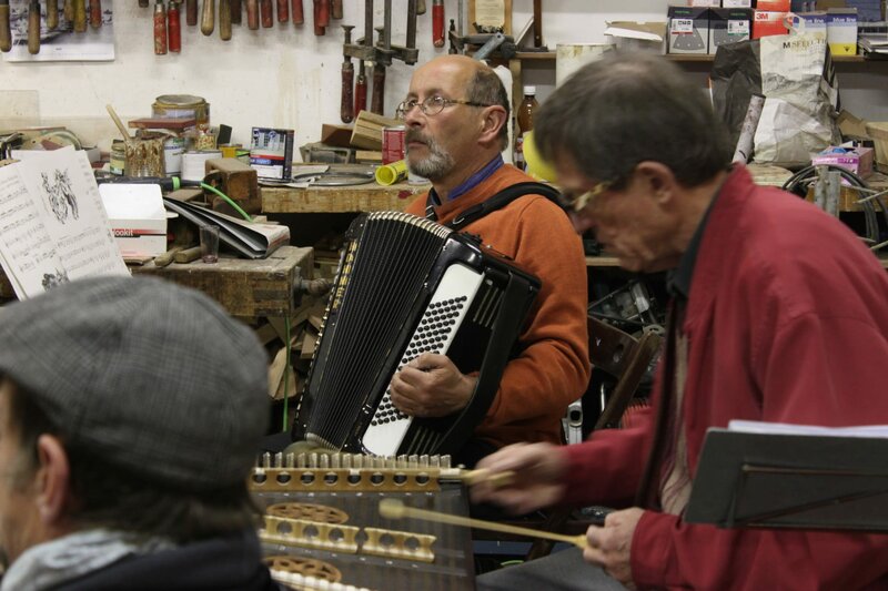 Traumberuf Bootsbauer – Bild: ZDF und SRF/​RTS/​Antoine Plantevin.