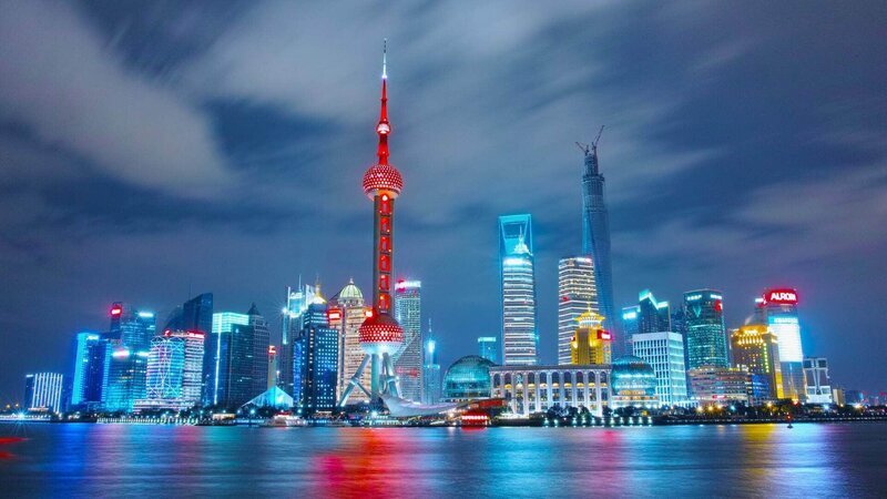 China, die Supermacht. In nur 40 Jahren haben sich Ökonomie & Infrastruktur, wie in Wai Tan, Shanghai, rasant gewandelt. – Bild: TVNOW /​ Li Yang