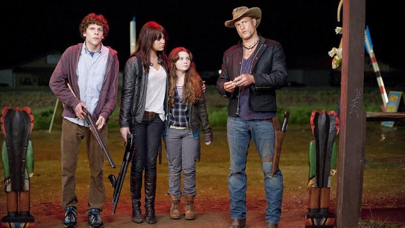 V.l.: Tallahassee (Woody Harrelson), Wichita (Emma Stone), Little Rock (Abigail Breslin), Columbus (Jesse Eisenberg) Die Verwendung des sendungsbezogenen Materials ist nur mit dem Hinweis und Verlinkung auf TVNOW gestattet. – Bild: TVNOW /​ © 2009 Columbia Pictures Industries