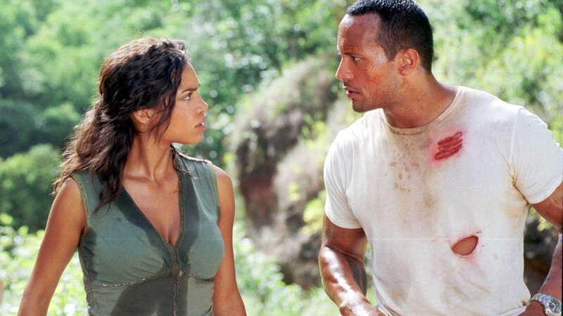 Mariana (Rosario Dawson) und Beck (Dwayne ‚The Rock‘ Johnson) flüchten vor einem bösen Großgrundbesitzer aus dem Amazonas-Gebiet. Doch wird die Flucht gelingen? – Bild: RTL / Universal City Studios Die Verwendung des Materials von RTL Deutschland ist nur zur redaktionellen Berichterstattung im Zusammenhang mit der Sendung unter Angabe der Credits/Quellenangabe und Be Mariana (Rosario Dawson) und Beck (Dwayne ‚The Rock‘ Johnson) flüchten vor einem bösen Großgrundbesitzer aus dem Amazonas-Gebiet. Doch wird die Flucht gelingen? – Bild: RTL / Universal City Studios Die Verwendung des Materials von RTL Deutschland ist nur zur redaktionellen Berichterstattung im Zusammenhang mit der Sendung unter Angabe der Credits/Quellenangabe und Be