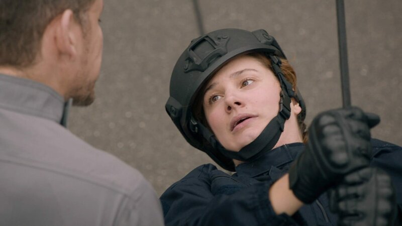 Johanna (Alice Pol) sorgt mit ihrer Tollpatschigkeit und Übereifer für allerlei Chaos … – Bild: RTL Zwei Johanna (Alice Pol) sorgt mit ihrer Tollpatschigkeit und Übereifer für allerlei Chaos … – Bild: RTL Zwei