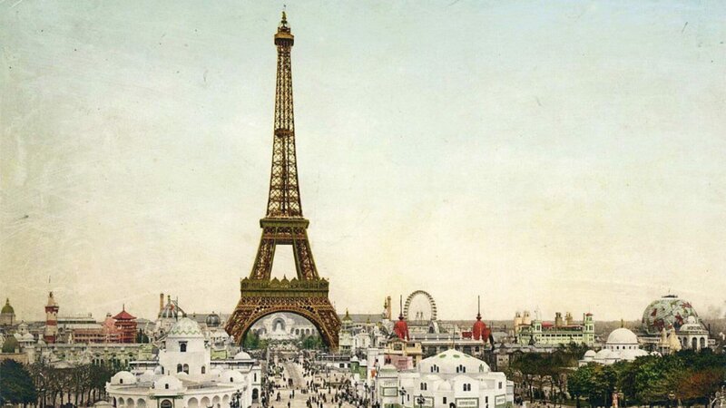 Im April 1900 öffnet die Pariser Weltausstellung ihre Pforten. 50 Millionen Gäste aus aller Welt besuchen das Großereignis. Der Eiffelturm, Publikumsmagnet der Weltausstellung von 1889, thront über allem. – Bild: ZDF und Gaumont Pathé Archives./Gaumont Pathé Archives Im April 1900 öffnet die Pariser Weltausstellung ihre Pforten. 50 Millionen Gäste aus aller Welt besuchen das Großereignis. Der Eiffelturm, Publikumsmagnet der Weltausstellung von 1889, thront über allem. – Bild: ZDF und Gaumont Pathé Archives./Gaumont Pathé Archives