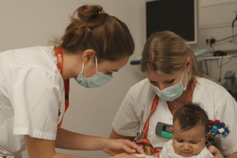 Notfall Kinderspital Zürich – Bild: ZDF und SRF. Notfall Kinderspital Zürich – Bild: ZDF und SRF.
