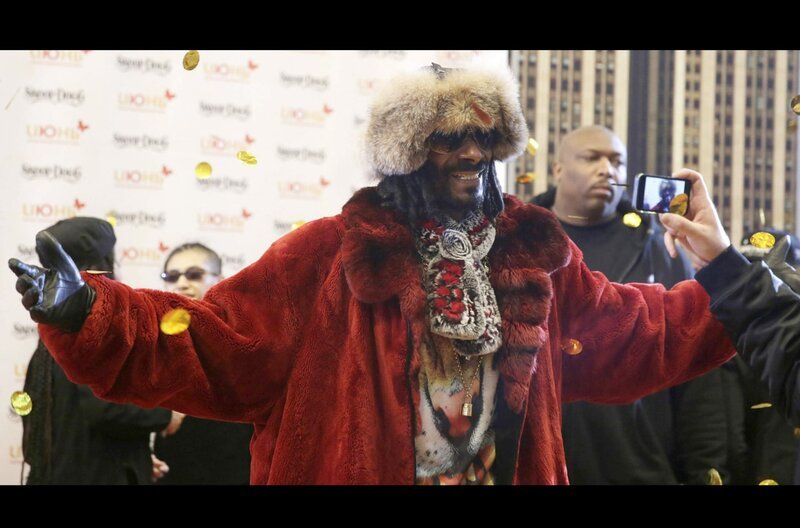 Snoop Dogg bei der Enthüllung seines Sterns auf dem Walk of Fame eines Moskauer Einkaufszentrums – Bild: Imago /​ © Imago/​IMAGO /​ ITAR-TASS