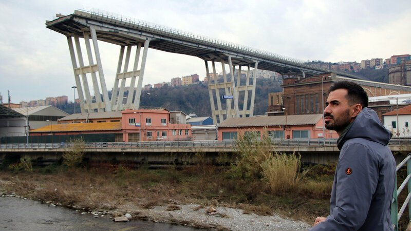 Gianluca Ardini ist einer der Überlebenden des Unglücks. Sein Auto stürzte in den Abgrund und blieb in einem Teil der zerstörten Morandi-Brücke hängen. – Bild: BILD