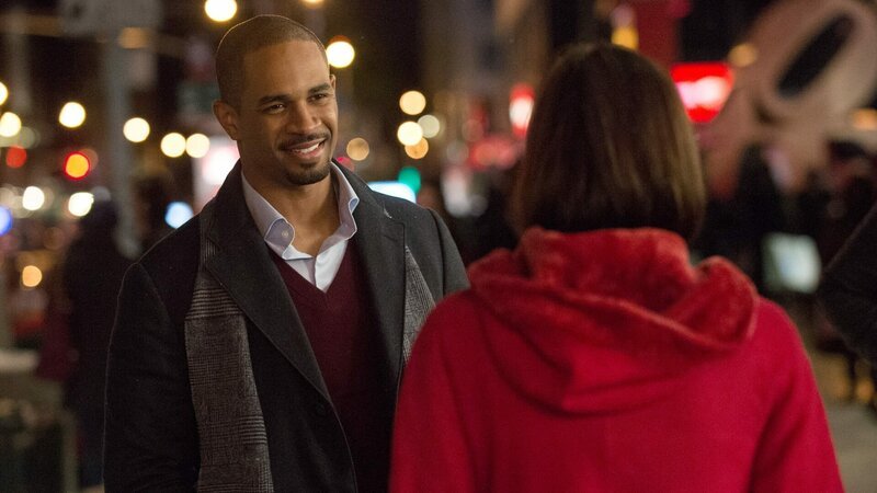 David (Damon Wayans Jr.) und Alice (Dakota Johnson) – Bild: 2015 Warner Bros. Entertainment Inc. © 2015 Warner Bros. Entertainment Inc. David (Damon Wayans Jr.) und Alice (Dakota Johnson) – Bild: 2015 Warner Bros. Entertainment Inc. © 2015 Warner Bros. Entertainment Inc.