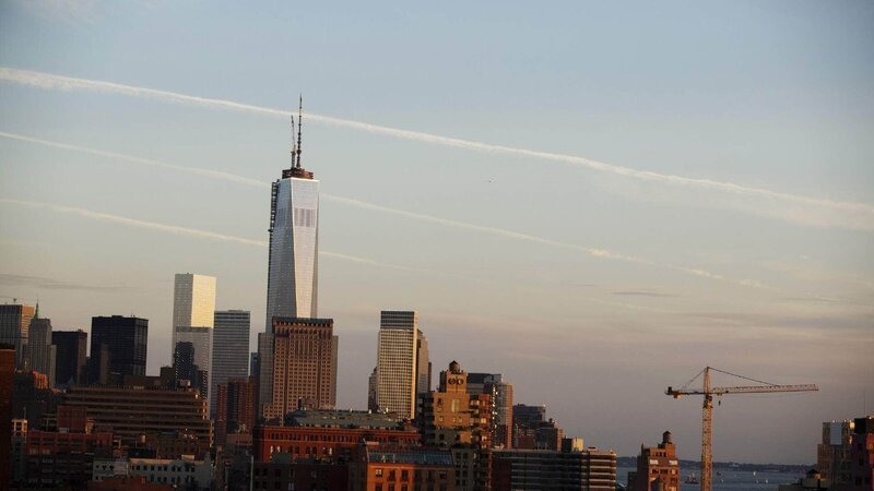 „Ground Zero Supertower“ bietet einen außergewöhnlichen Blick hinter die Kulissen und zeigt die Herausforderungen beim Bau des One World Trade Center und des National September 11 Memorial and Museum. Die Verwendung des sendungsbezogenen Materials ist nur mit dem Hinweis und Verlinkung auf TVNOW gestattet. – Bild: TVNOW /​ © Courtesy of Lucas Jackson/​Reuters/​Corbis