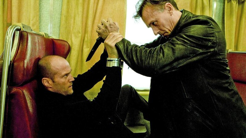 Frank Martin (Jason Statham, li.) bekommt es mit Jonas Johnson (Robert Knepper) zu tun..Frank Martin (Jason Statham, li.) bekommt es mit Jonas Johnson (Robert Knepper) zu tun.. – Bild: TVNOW / Twentieth Century Fox Die Verwendung des VOX Bildmaterials ist nur zur redaktionellen Berichterstattung im Zusammenhang mit der jeweiligen Sendung unter Angabe der Credits/Quellenangabe und Be Frank Martin (Jason Statham, li.) bekommt es mit Jonas Johnson (Robert Knepper) zu tun..Frank Martin (Jason Statham, li.) bekommt es mit Jonas Johnson (Robert Knepper) zu tun.. – Bild: TVNOW / Twentieth Century Fox Die Verwendung des VOX Bildmaterials ist nur zur redaktionellen Berichterstattung im Zusammenhang mit der jeweiligen Sendung unter Angabe der Credits/Quellenangabe und Be