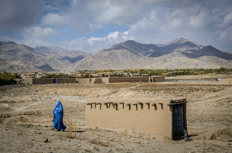 Nachdem die Taliban 2001 von den NATO-Truppen aus Kabul vertrieben wurden, haben sie Afghanistan zum Großteil zurückerobert und zwingen die US-Amerikaner zum Abschluss eines Friedensvertrags. – Bild: Véronique de Viguerie / © VĂ©ronique de Viguerie Nachdem die Taliban 2001 von den NATO-Truppen aus Kabul vertrieben wurden, haben sie Afghanistan zum Großteil zurückerobert und zwingen die US-Amerikaner zum Abschluss eines Friedensvertrags. – Bild: Véronique de Viguerie / © VĂ©ronique de Viguerie