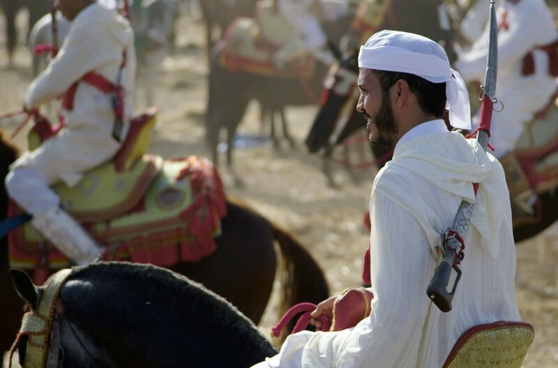 Seit jeher waren die Männer die Hüter der Reitertradition. – Bild: Leonardo Film /​ Seit jeher waren die Männer die Hüter der Reitertradition.