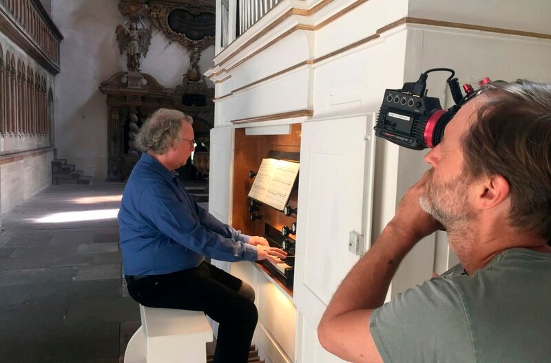 Dreharbeiten im Dom Merseburg mit Organist Michael Schönheit – Bild: MDR/Katja Herr Dreharbeiten im Dom Merseburg mit Organist Michael Schönheit – Bild: MDR/Katja Herr