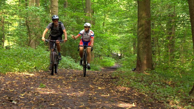 Mountainbikefahrer Oliver König und Ian Hoesle. – Bild: NDR Mountainbikefahrer Oliver König und Ian Hoesle. – Bild: NDR