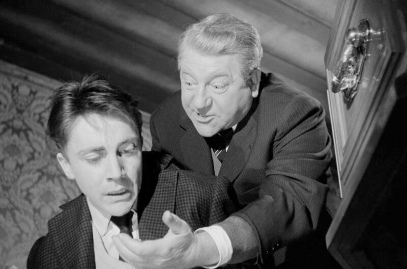 Émile Gaultier (Serge Rousseau, l) und Le commissaire divisionnaire Jules Maigret (Jean Gabin) – Bild: WDR/​TF1 Droits Audiovisuels/​Pretoria Film/​Titanus1959