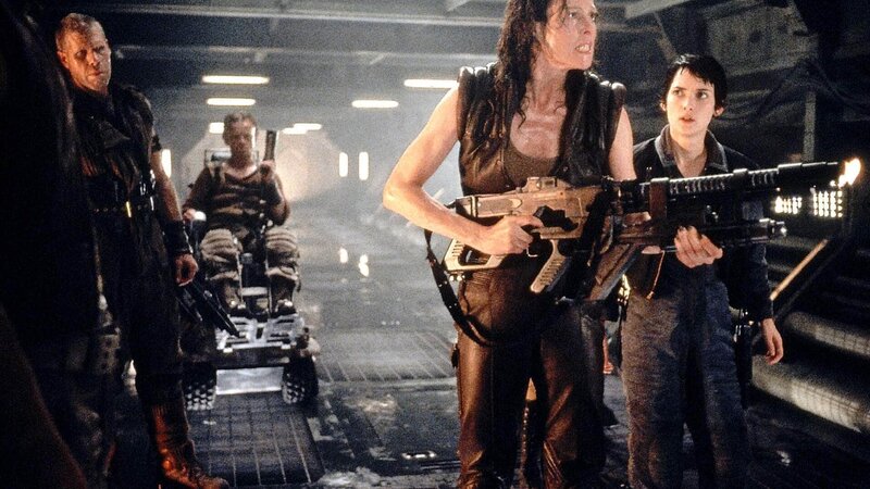 Alien - Die Wiedergeburt – Bild: TVNOW Die Verwendung des Bildmaterials der Mediengruppe RTL Deutschland ist nur zur redaktionellen Berichterstattung im Zusammenhang mit der jeweiligen Sendung unter Angabe der Credits/​Quellenangabe u