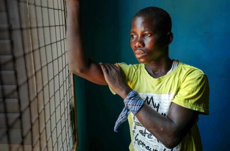 Der 17-jährige Peter wurde aus der Sklaverei befreit – aber noch immer werden circa 20.000 Kinder als Sklaven am Volta-See in Ghana gefangen gehalten. – Bild: arte