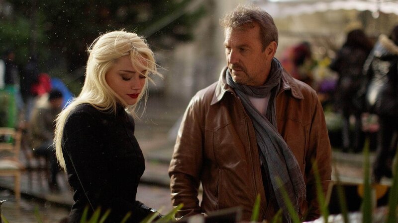 Die attraktive CIA-Agentin Vivi Delay (Amber Heard) unterbreitet Ex-Agent Ethan Renner (Kevin Costner) ein unmoralisches Angebot: Wenn er für die CIA einen letzten Auftrag ausführt, erhält er als Gegenleistung ein revolutionäres Medikament, das sein Leben retten könnte. Dass er mit diesem Auftrag allerdings das Leben seiner Familie in Gefahr bringt, ahnt er nicht. – Bild: RTL / Universum Die attraktive CIA-Agentin Vivi Delay (Amber Heard) unterbreitet Ex-Agent Ethan Renner (Kevin Costner) ein unmoralisches Angebot: Wenn er für die CIA einen letzten Auftrag ausführt, erhält er als Gegenleistung ein revolutionäres Medikament, das sein Leben retten könnte. Dass er mit diesem Auftrag allerdings das Leben seiner Familie in Gefahr bringt, ahnt er nicht. – Bild: RTL / Universum