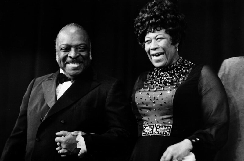 Gemeinsam mit Count Basie nahm Ella Fitzgerald in den 1960er Jahren das Album „Ella and Basie!“ auf. – Bild: arte Gemeinsam mit Count Basie nahm Ella Fitzgerald in den 1960er Jahren das Album „Ella and Basie!“ auf. – Bild: arte