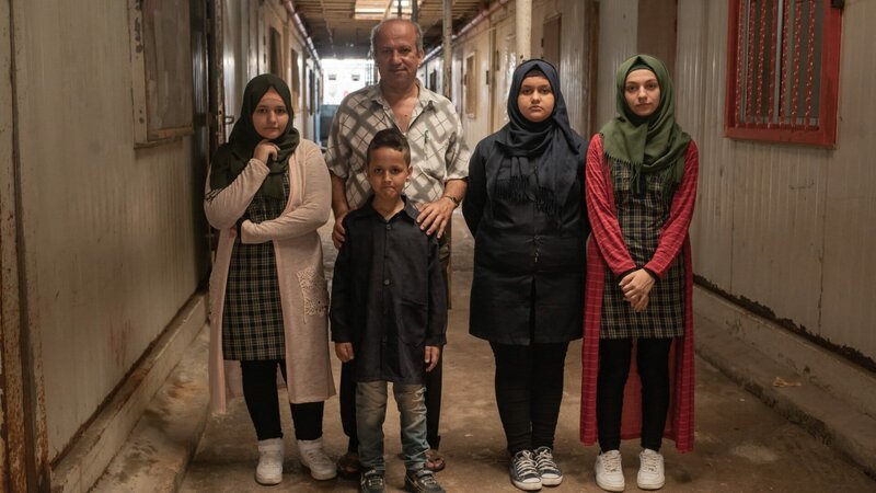 Fteims Familie wartet in einem Flüchtlingslager im Nord-Libanon auf die Visa für Deutschland. – Bild: ZDF und fotolupo