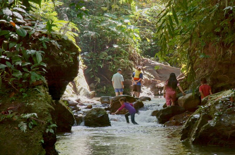 Blasrohre gegen Bulldozer – Bild: Carsten Stormer /​ © Carsten Stormer