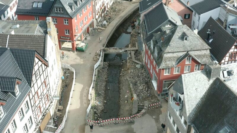 Zweieinhalb Monate nach der Flut: Die Altstadt von Bad Münstereifel. – Bild: WDR