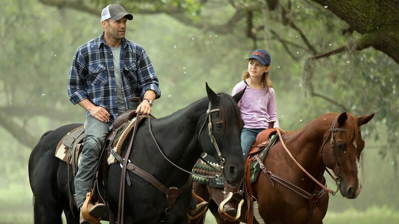Zwei Jahre nach dem letzten verdeckten Einsatz als DEA-Agent wagt Phil Broker (Jason Statham) mit Tochter Maddy (Izabela Vidovic) im ländlichen Louisiana einen Neuanfang.Zwei Jahre nach dem letzten verdeckten Einsatz als DEA-Agent wagt Phil Broker (Jason Statham) mit Tochter Maddy (Izabela Vidovic) im ländlichen Louisiana einen Neuanfang. – Bild: RTL Zwei Zwei Jahre nach dem letzten verdeckten Einsatz als DEA-Agent wagt Phil Broker (Jason Statham) mit Tochter Maddy (Izabela Vidovic) im ländlichen Louisiana einen Neuanfang.Zwei Jahre nach dem letzten verdeckten Einsatz als DEA-Agent wagt Phil Broker (Jason Statham) mit Tochter Maddy (Izabela Vidovic) im ländlichen Louisiana einen Neuanfang. – Bild: RTL Zwei