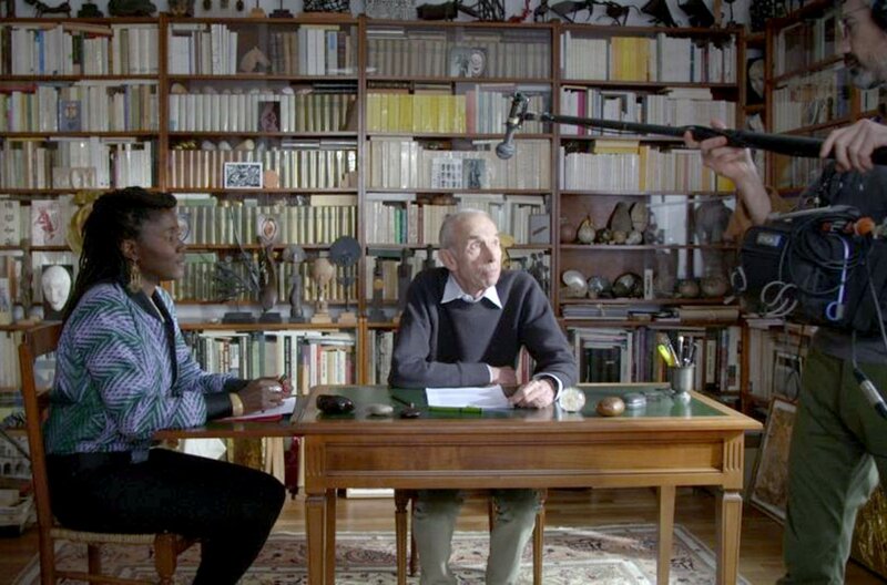 Wir – Bild: Athénaïse /​ Filmemacherin Alice Diop unterhält sich mit Schriftsteller Pierre Bergounioux in dessen Haus in Gif-sur-Yvette.