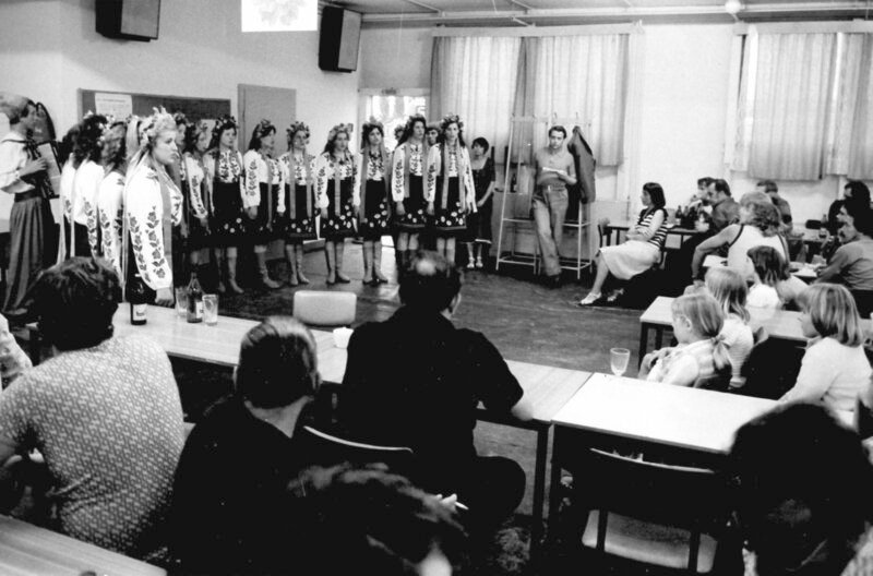 Russisches Ensemble im Speisesaal (Historisches Foto) – Bild: MDR/​Dietmar Schürtz