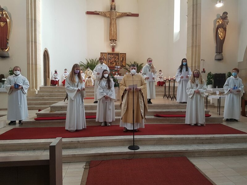 Ministranten im katholischen Gottesdienst aus Teublitz. – Bild: Werner Artmann / Pfarrei Herz Jesu Teublitz / Pfarrei Herz Jesu Teublitz/Werner Artmann Ministranten im katholischen Gottesdienst aus Teublitz. – Bild: Werner Artmann / Pfarrei Herz Jesu Teublitz / Pfarrei Herz Jesu Teublitz/Werner Artmann