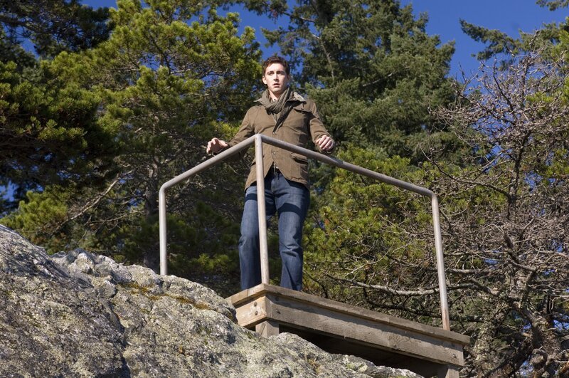 Hätte, hätte, Fahrradkette! Schon oft hat Roman (Lee Pace) Dummheiten angestellt, doch jetzt begeht er einen fatalen Fehlen … – Bild: Puls 8